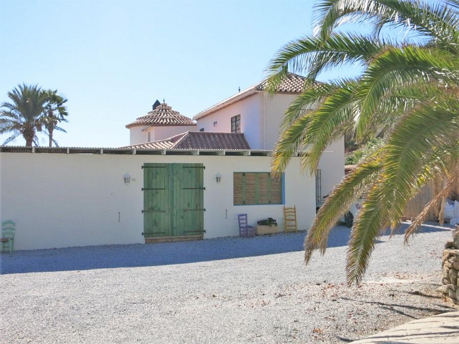 Villa for sale in Torrox