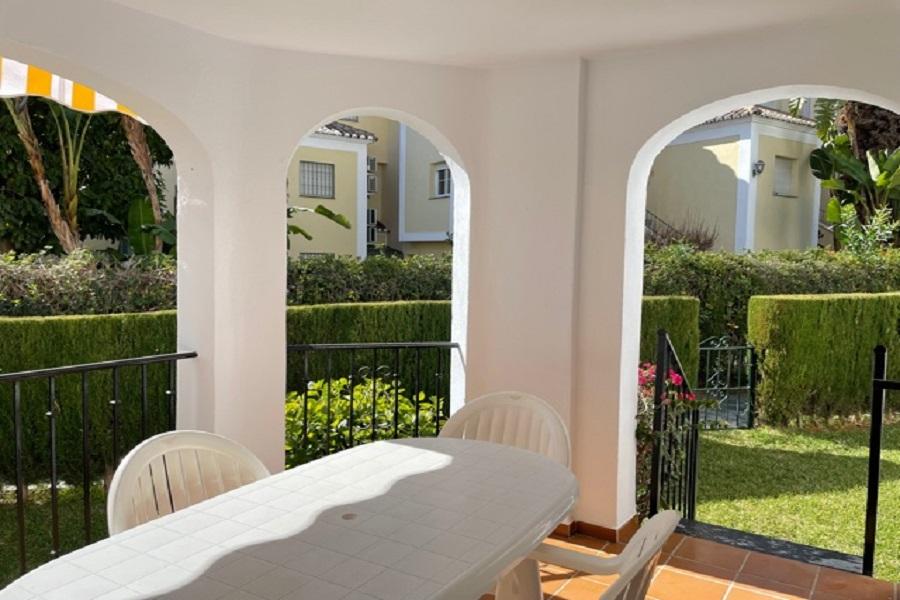 Apartamento con 2 dormitorios a solo 250 metros de Playa Burriana Nerja with aparcamiento en garaje.