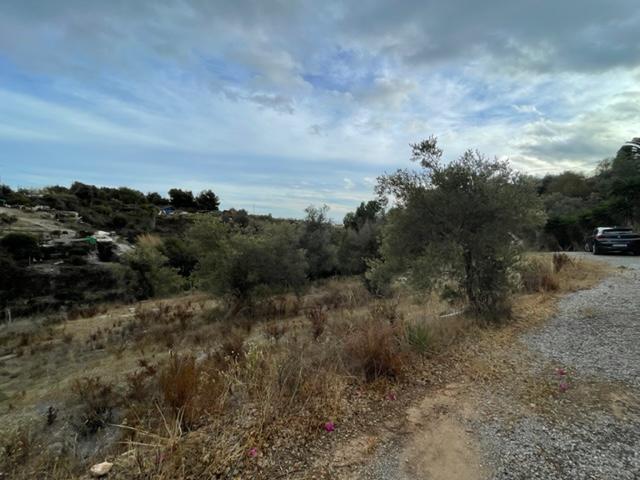 Exklusivt för Villandalux, dubbel tomt 300 meter från stranden i Burriana, Nerja.