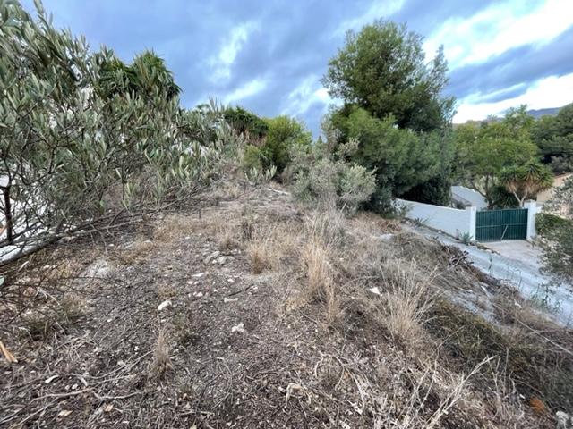 Exklusiv in Villandalux, Doppelgrundstück 300 Meter vom Strand von Burriana, Nerja, entfernt.