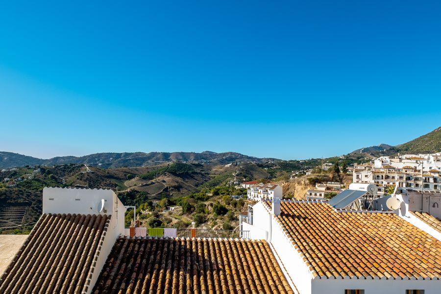 Wohnung in Frigiliana mit Blick auf die Berge.