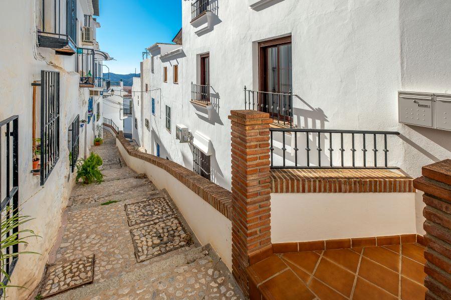 Appartement in Frigiliana met uitzicht op de bergen.