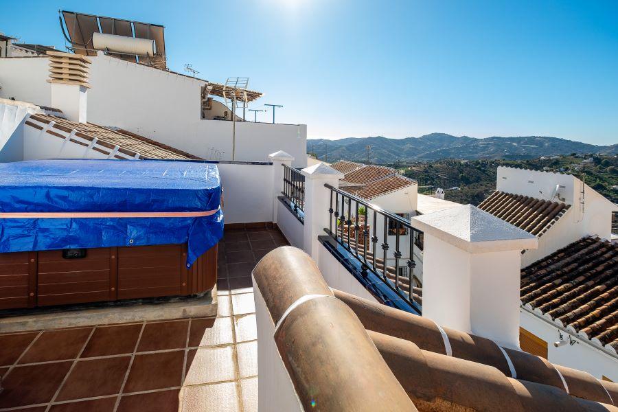 Appartement in Frigiliana met uitzicht op de bergen.