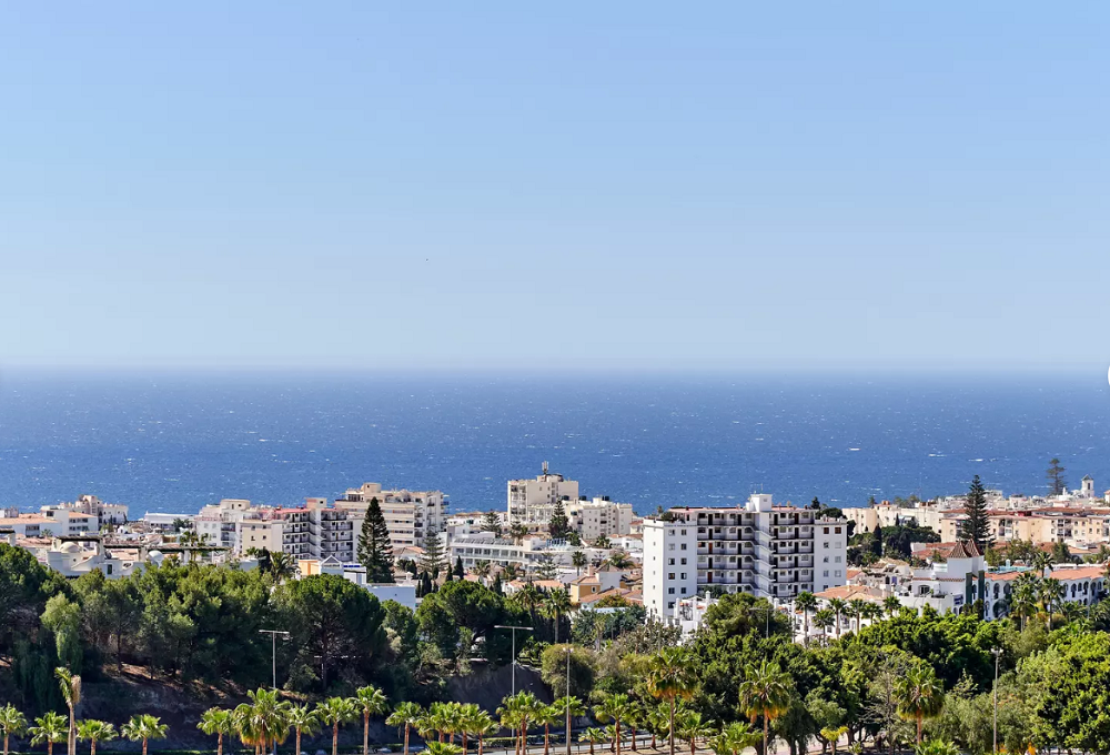 Beautifully furnished renovated 2 bedroom apartment with stunning views over Nerja and the sea.