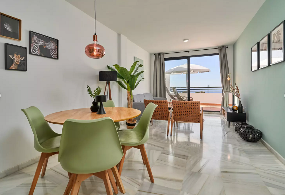 Beautifully furnished renovated 2 bedroom apartment with stunning views over Nerja and the sea.