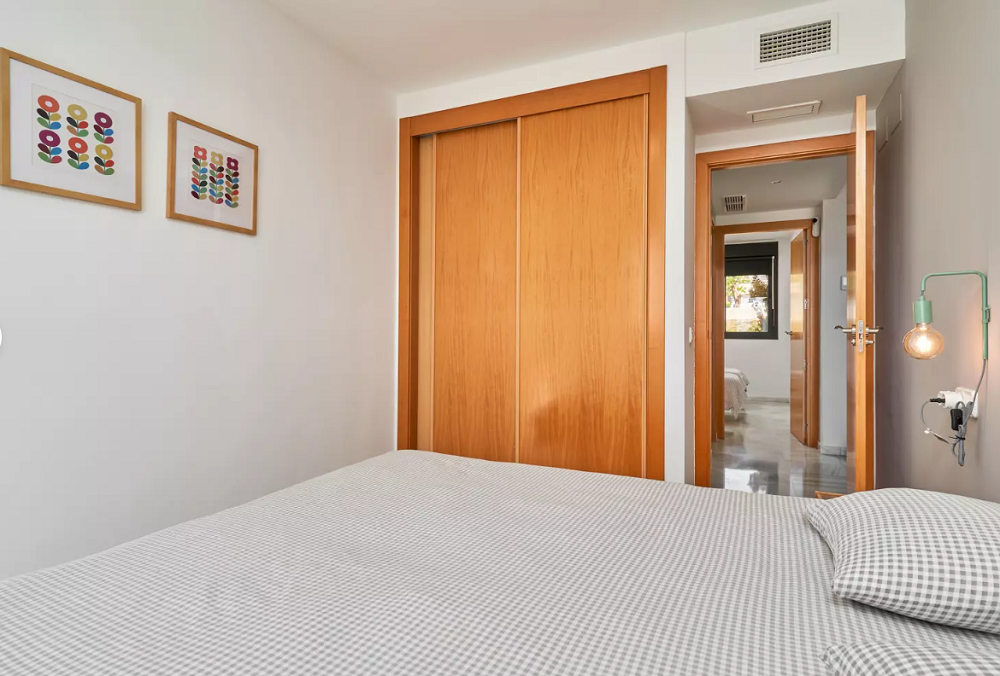 Appartamento ristrutturato con 2 camere da letto splendidamente arredato con vista mozzafiato su Nerja e sul mare.