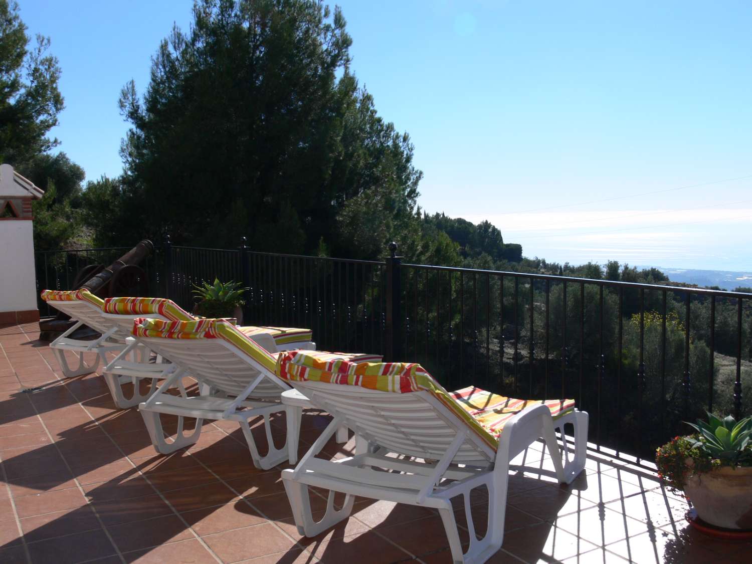 Belle maison calme à Frigiliana avec beau jardin et piscine privée