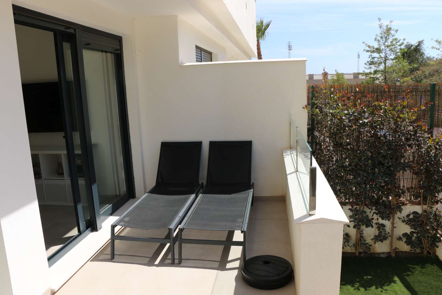 Nuevo apartamento lujoso en un complejo pequeño para unas maravillosas vacaciones de playa en Nerja, sur de España.