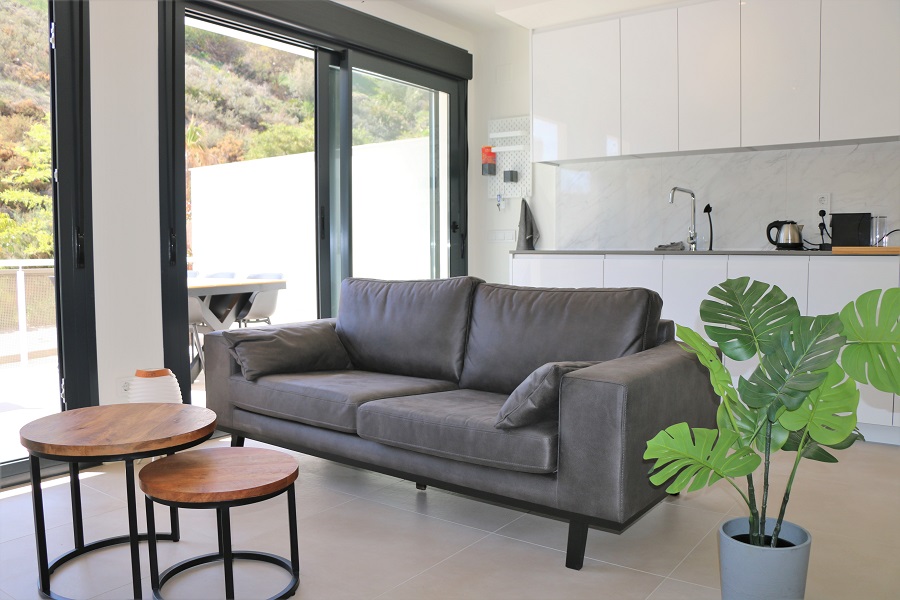 Nouvel appartement luxueusement fini dans un complexe à petite échelle pour de merveilleuses vacances à la plage à Nerja, dans le sud de l’Espagne.