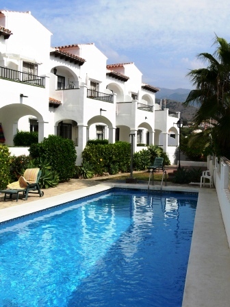 Apartamento de 1 dormitorio con piscina comunitaria situado cerca de la playa y del centro de Nerja