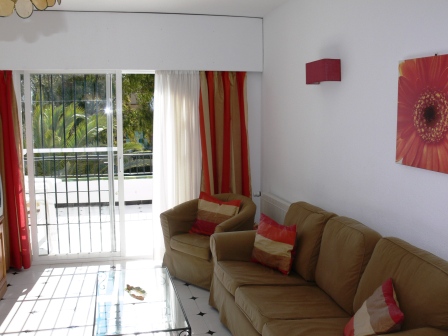 Apartamento de 1 dormitorio con piscina comunitaria situado cerca de la playa y del centro de Nerja