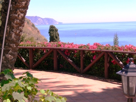 Appartamento con 1 camera da letto con piscina comune e vista sul mare a Nerja