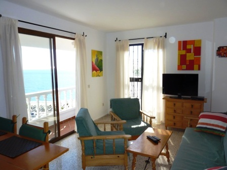 Apartamento de 1 dormitorio con piscina comunitaria y vistas al mar en Nerja