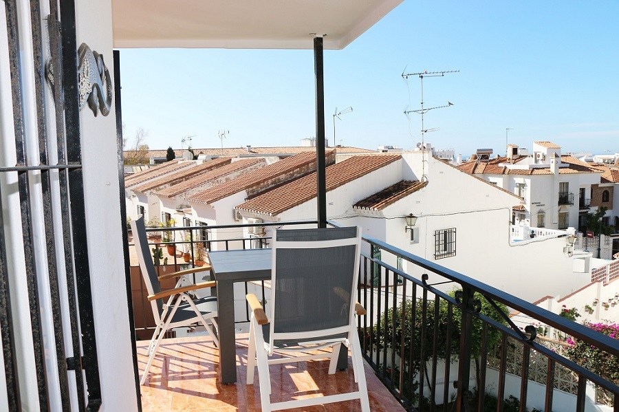 Appartement idéalement situé près de la célèbre plage de Burriana et à proximité du centre animé de Nerja, pour de merveilleuses vacances à la plage à Nerja.