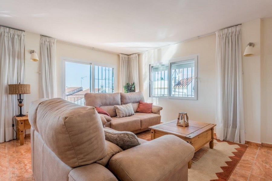 Apartamento idealmente situado cerca de la famosa playa de Burriana y cerca del animado centro de Nerja, para unas maravillosas vacaciones de playa en Nerja.