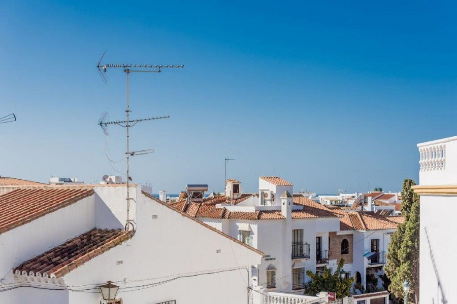 Wohnung ideal gelegen in der Nähe des berühmten Burriana-Strandes und in der Nähe des lebhaften Zentrums von Nerja, für einen wunderbaren Strandurlaub in Nerja.