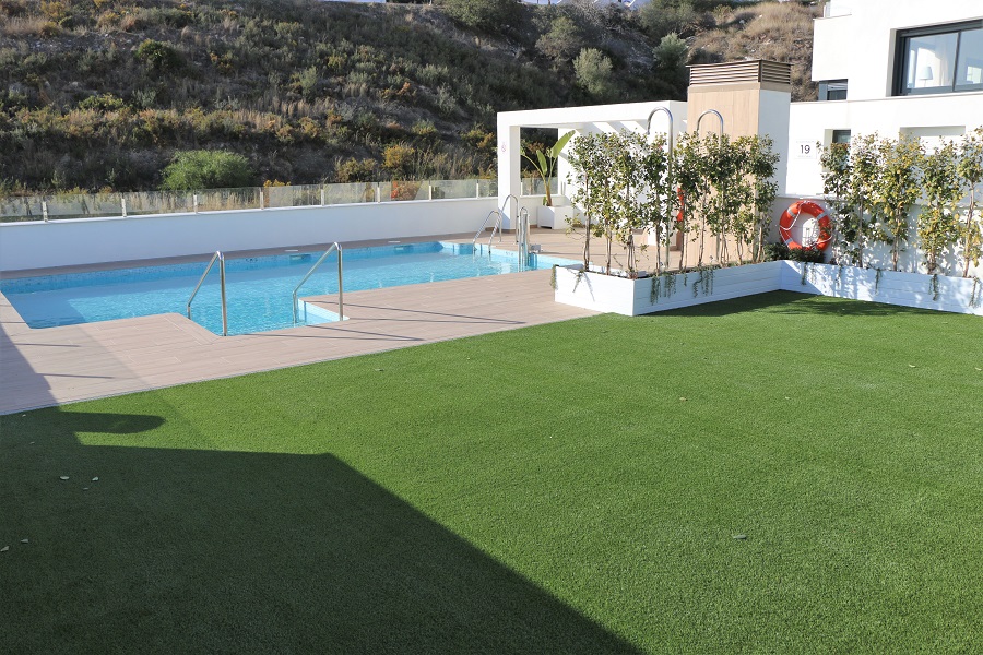 Neue luxuriös ausgestattete Wohnung in einer kleinen Anlage für einen wunderschönen Strandurlaub in Nerja, Südspanien.