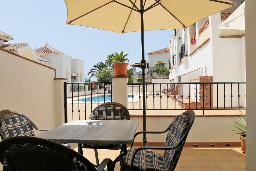 Nicely furnished apartment in Chimenea Nerja within walking distance of the Burriana beach with 2 bedrooms and a communal pool