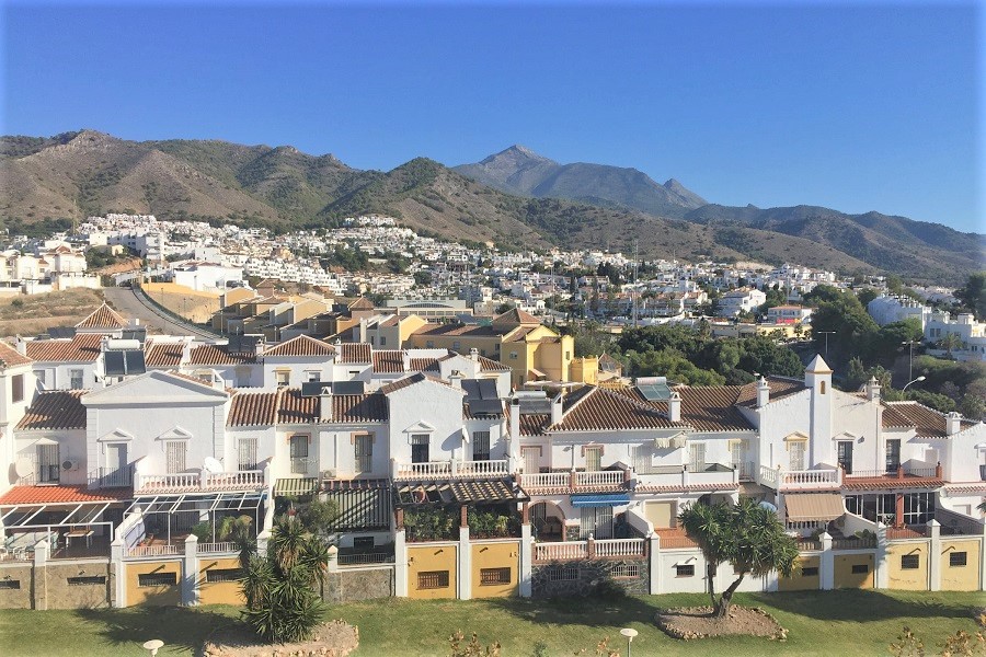 Grande appartamento con splendida vista sul mare e a pochi passi dalla spiaggia di Burriana e dal centro di Nerja.