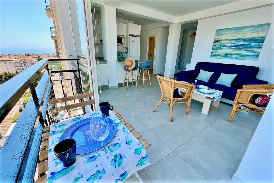 Estupendo apartamento con impresionantes vistas al mar y a poca distancia de la playa de Burriana y del centro de Nerja.