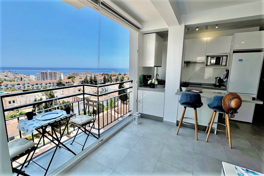 Great apartment with stunning sea views and walking distance to Burriana beach and the centre of Nerja.