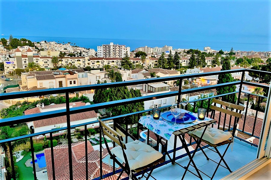 Grande appartamento con splendida vista sul mare e a pochi passi dalla spiaggia di Burriana e dal centro di Nerja.