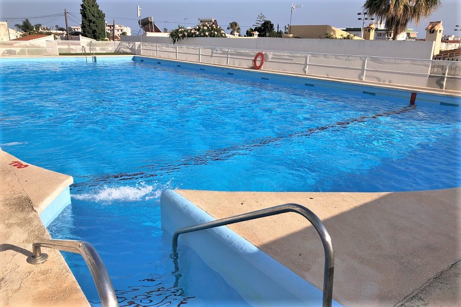 Super appartement avec une vue imprenable sur la mer et à distance de marche de la plage de Burriana et du centre de Nerja.