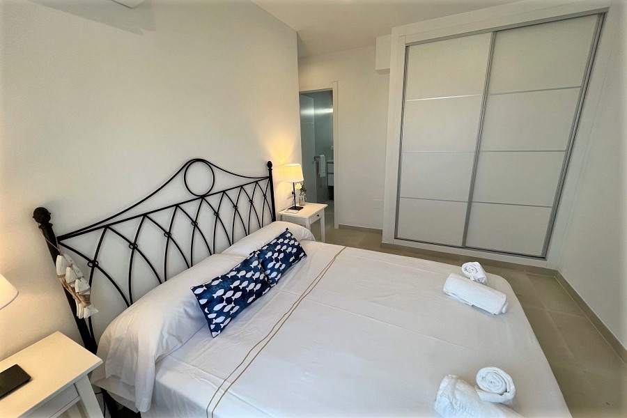 Super appartement avec de belles vues à distance de marche de la plage de Burriana et du centre de Nerja.