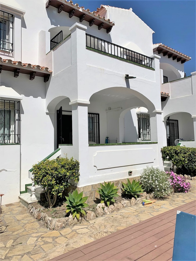 Appartement de 2 chambres avec piscine commune à une très courte distance de la plage et du centre de Nerja