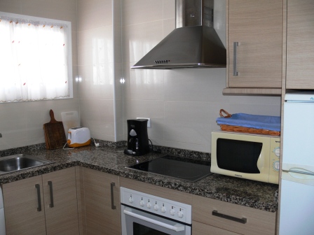 Apartamento de 2 dormitorios con piscina comunitaria a poca distancia de la playa y del centro de Nerja