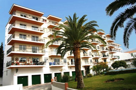 Appartement de 2 chambres avec piscine commune à une courte distance de la plage et du centre de Nerja