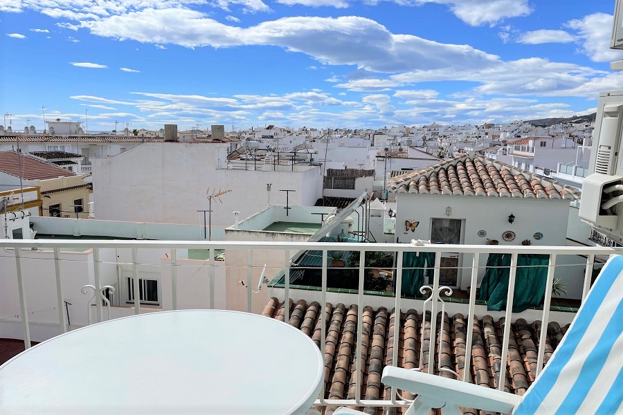 2 slaapkamer appartement met gemeenschappelijk zwembad op korte loopafstand van strand en centrum van Nerja