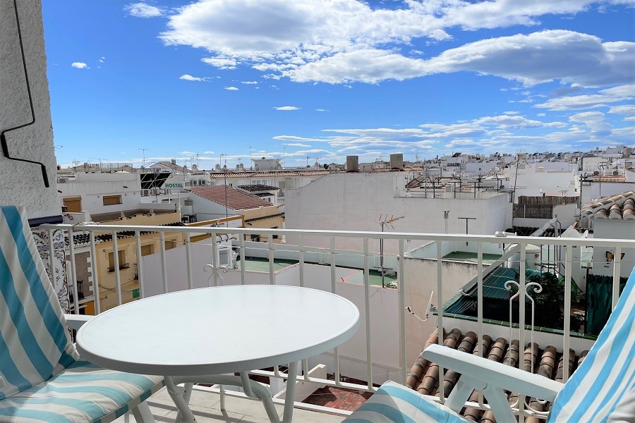 Appartement de 2 chambres avec piscine commune à quelques pas de la plage et du centre de Nerja