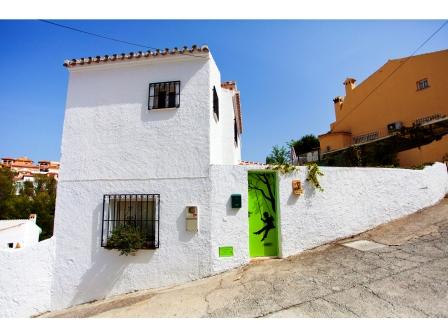 Casa de vacaciones con 2 dormitorios y piscina privada a 500 metros de la playa de Burriana en Nerja