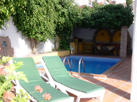 Maison de vacances avec 2 chambres et piscine privée à 500 mètres de la plage de Burriana à Nerja