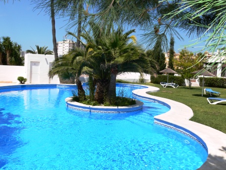 Hermosa casa de vacaciones de 2 dormitorios con piscina privada en Nerja