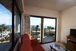 Apartamento de 2 dormitorios en primera línea de playa de Burriana en Nerja