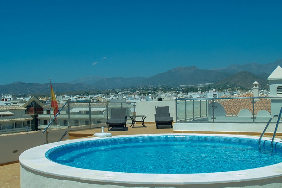 Beautiful apartment in the heart of Nerja with communal pool and short distance from the beach