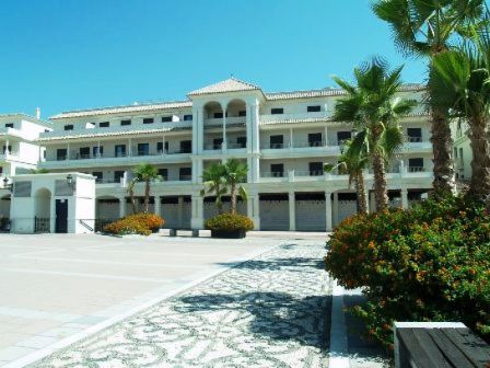 Vacker lägenhet i hjärtat av Nerja med gemensam pool och kort avstånd från stranden