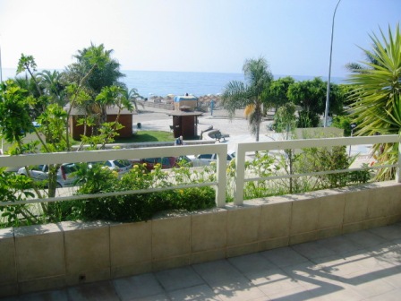 2-Zimmer-Wohnung in erster Linie am Strand von Burriana in Nerja