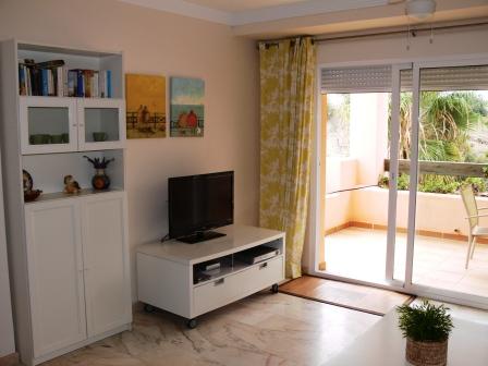 Beautiful 2-bedroom apartment with communal pool 75 meters from the Burriana beach in Nerja