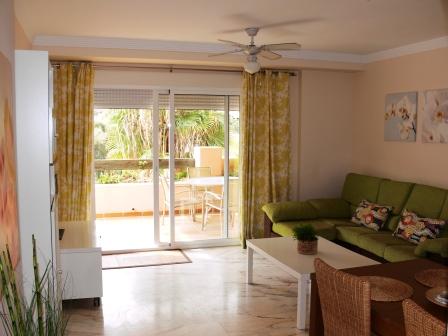 Beautiful 2-bedroom apartment with communal pool 75 meters from the Burriana beach in Nerja