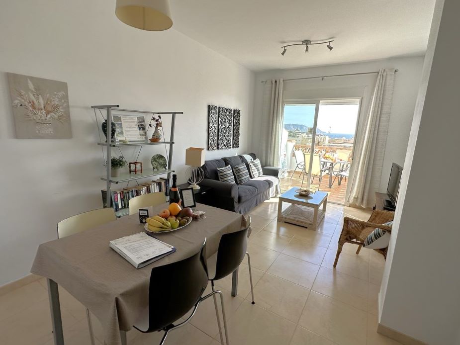 Apartamento de 2 dormitorios con piscina comunitaria cerca de la playa de Burriana de Nerja