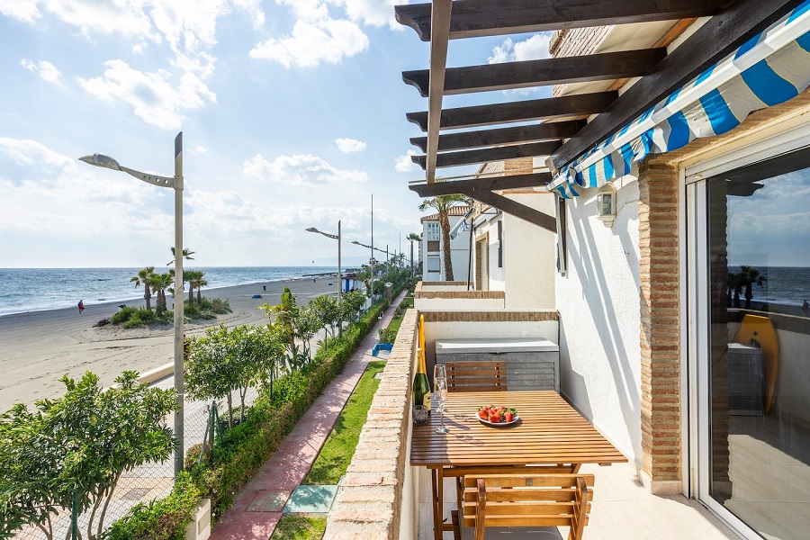 Luxury split level apartment located on 1st floor right on the beach of Torrox Costa in a beautiful urbanization.