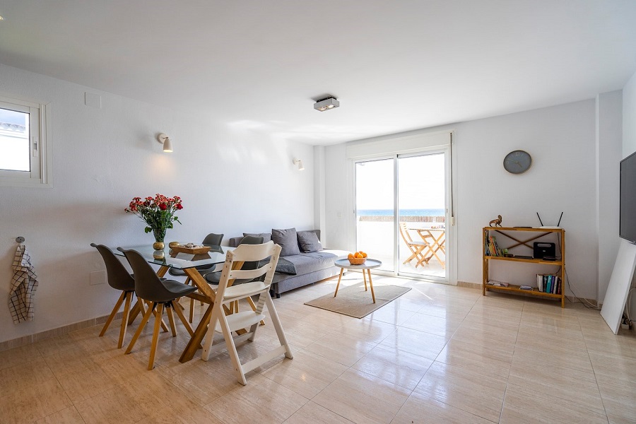 Luxury split level apartment located on 1st floor right on the beach of Torrox Costa in a beautiful urbanization.