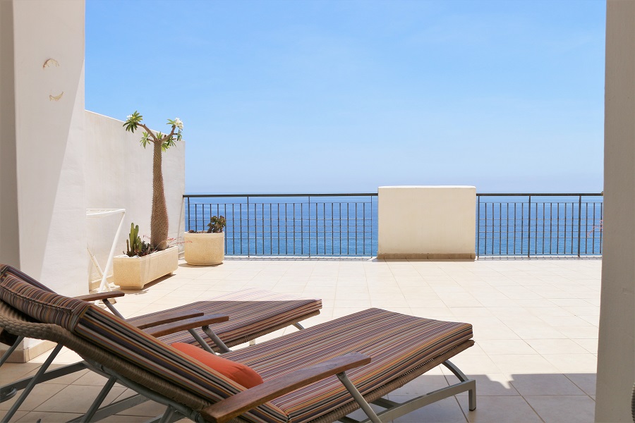 Luxuriöse 2-Zimmer-Wohnung mit Meerblick in Calaceite zwischen Nerja und Torrox Costa.