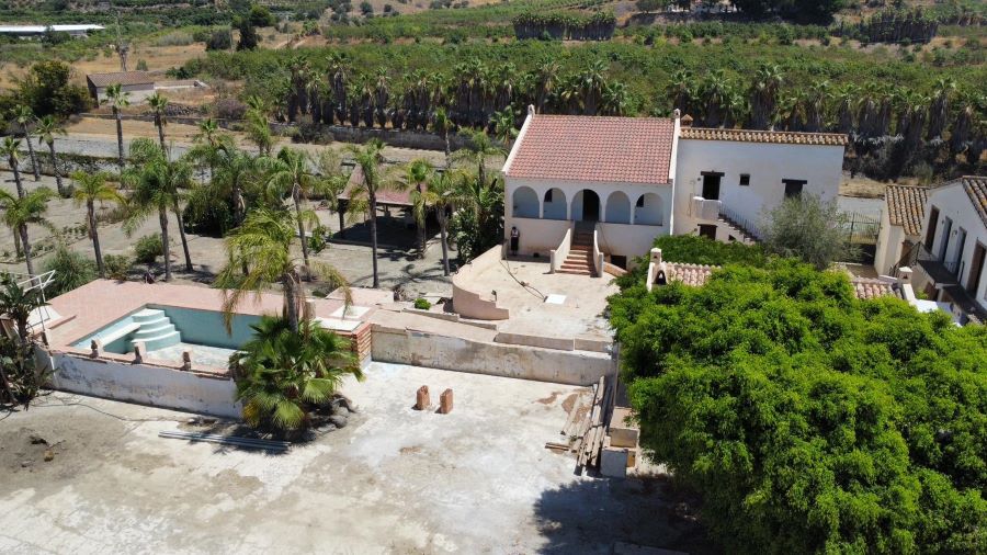 Project with great potential just a few minutes from Caleta de Velez beach