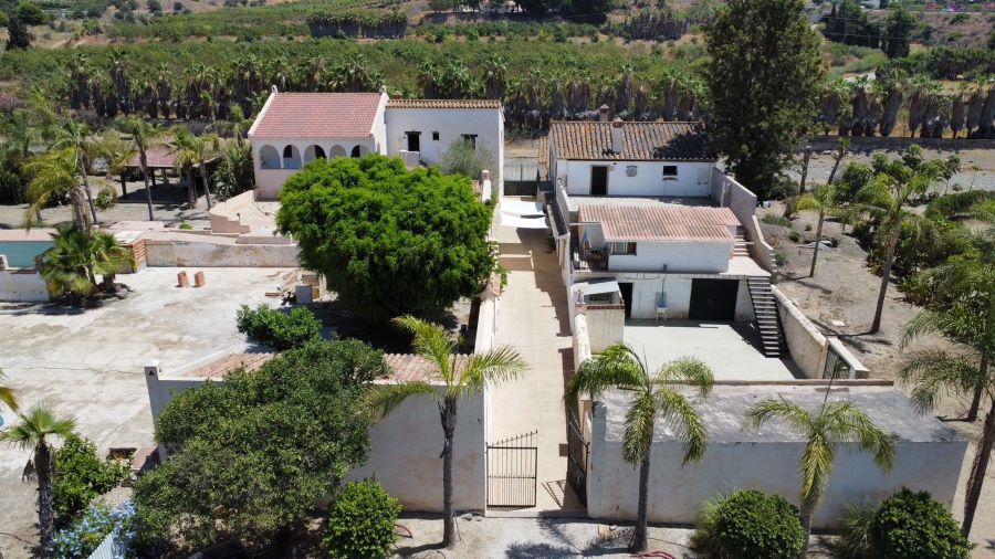 Project with great potential just a few minutes from Caleta de Velez beach