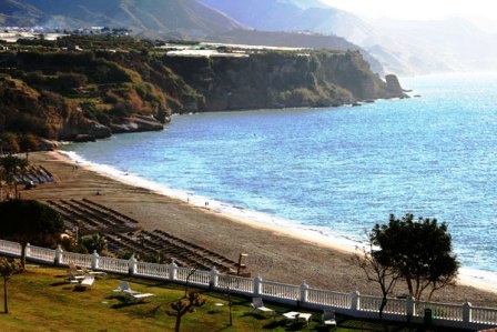 3 roms leilighet en kort spasertur til stranden og sentrum av Nerja