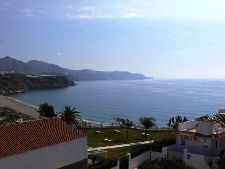 3 værelses lejlighed en kort gåtur til stranden og centrum af Nerja